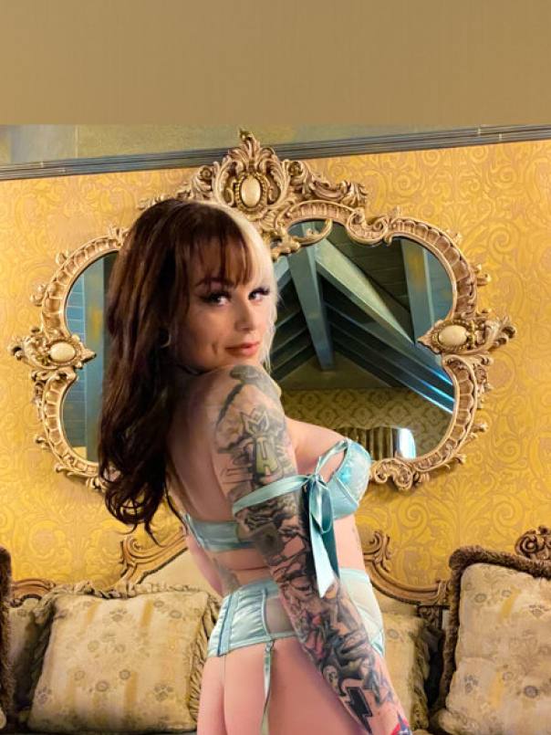Amanda Saccomanno (@mandysacs) Facts 454 Amanda Saccomanno (@mandysacs) Facts 454