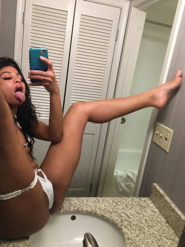 Colombian milf aunty snuck down after everyone sleep to ... Report 907 Colombian milf aunty snuck down after everyone sleep to ... Report 907