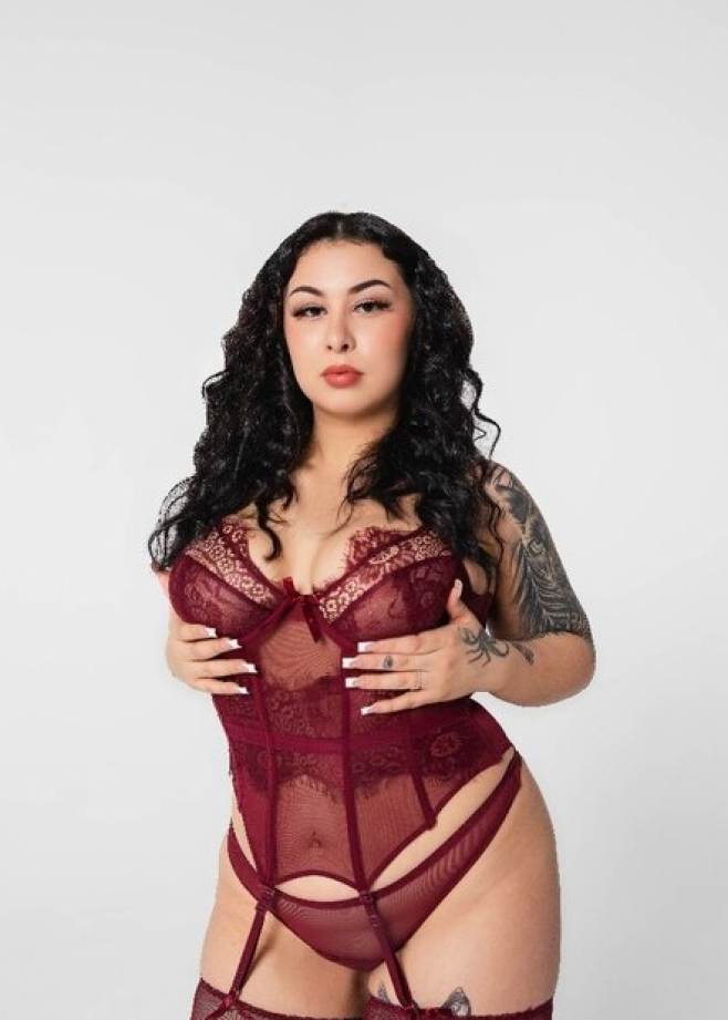 Noemy montes pour - Official Online pour - Swipe Noemy montes pour - Official Online pour - Swipe