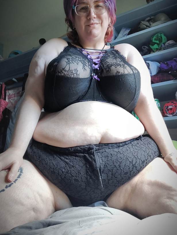 Petite Princess Toys Her Shaved Pussy with Nice Toy Petite Princess Toys Her Shaved Pussy with Nice Toy