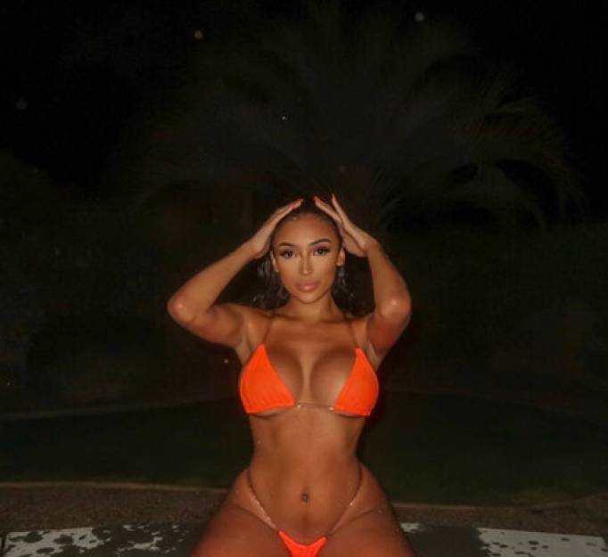 She's definitely relying on that bodyyyy.... https//www. ... Review 874 She's definitely relying on that bodyyyy.... https//www. ... Review 874