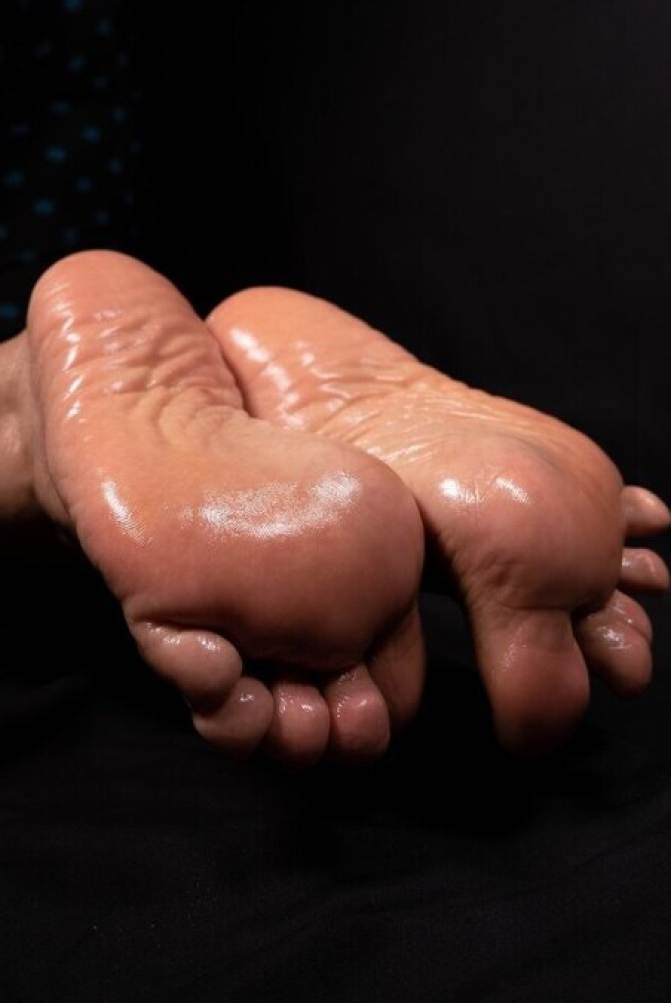 Siarly recibe un anal y grita de placer Siarly recibe un anal y grita de placer