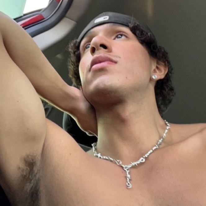 Titty Babe sur ve İzmir'de Titty Babe sur ve İzmir'de