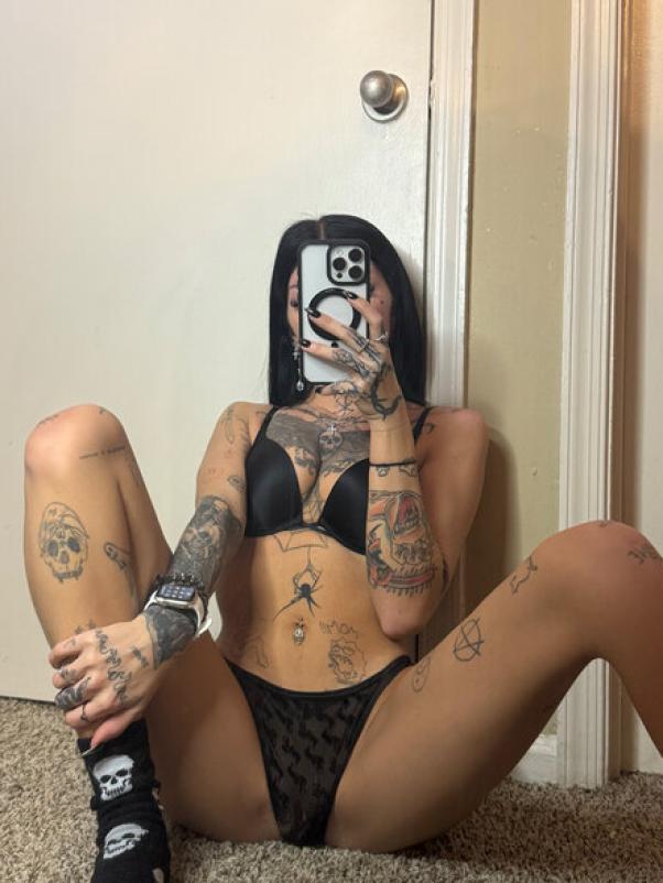 Titty Babe sur ve İzmir'de Titty Babe sur ve İzmir'de